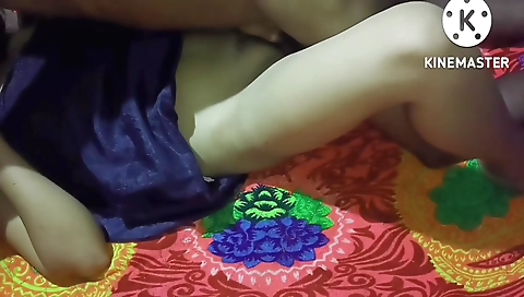 Brunette amateur show her sexy body on web cam vid