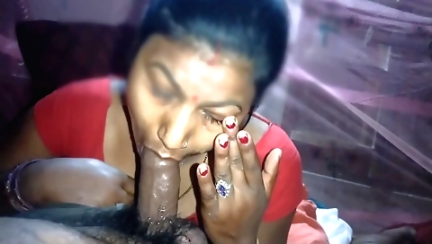 Indian bhabhi sucking cum in mouth in amateur video