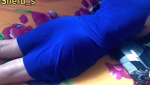 Petite desi amateur woman takes a big dick to pussy