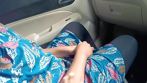 Office Manager Enjoying Hot Romance With Married Colleague Inside Car