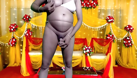 Hot blonde fucks a huge boner in homemade solo clip