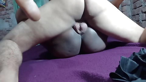 Indian girl rides her boyfriend on his car with her tits