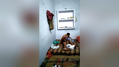 Amateur brunette getting her pussy hard in the web cameras