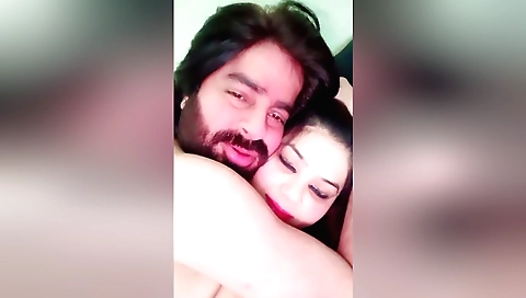 I fuck a brunette in amateur vid with her hot pussy