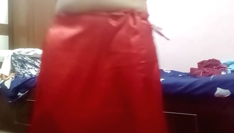 Solo chick masturbates on webcam and rubs her clit