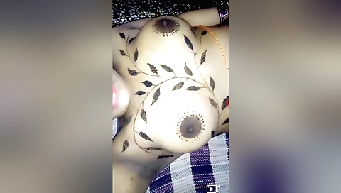 Indian brunette in sexy poses in homemade solo vid