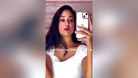 College girl masturbating and showing me her sexy body