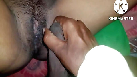 Indian babe gets fucked by a guy in a close-up porn video