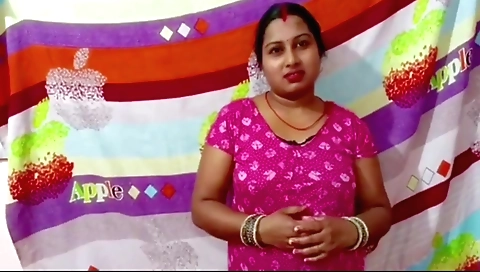 Indian pornstar with round ass and big tits makes out