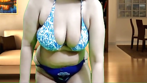 Hindu girl wearing a hijab fucks herself in an erotic sex video