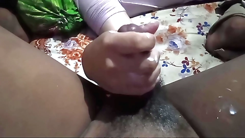 Indian chick gives blowjob and suck her boss's dick