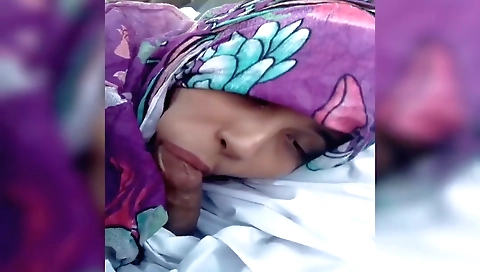 Indian girl rides cock in a hot homemade porn clip