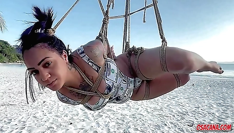 Indian beauty shows her big tits and ass in homemade video