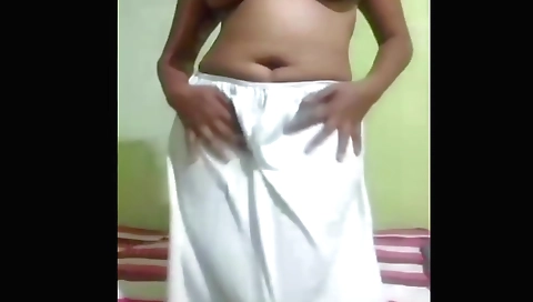 Akka kollata yawapu giving a good blowjob in a homemade video