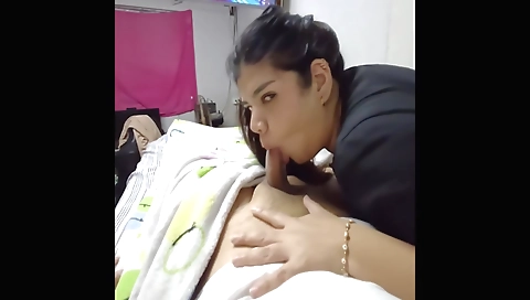 Indian teen sucking a big boner in homemade porn video