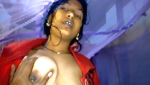 Amateur brunette beauty with small tits is giving a facial