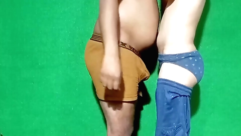 Indian amateur video showing two women getting horny