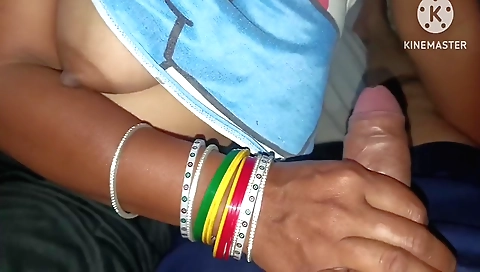 Indian amateur babe with big tits gets her pussy stretched