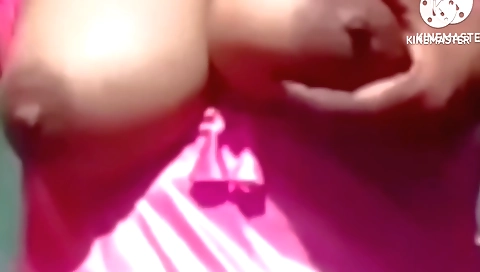 Amara chele chode bhoda has a hot solo with her boobs