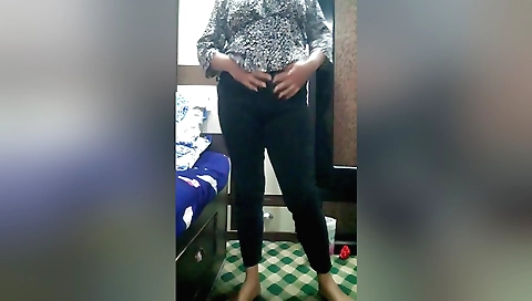 Indian amateur solo female masturbation with a skirt