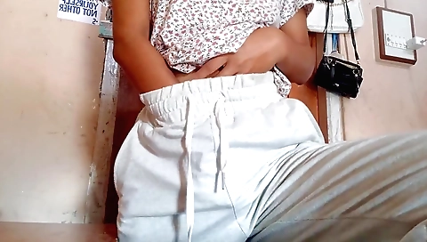 Solo video of a sexy babe with a sexy smile and heels