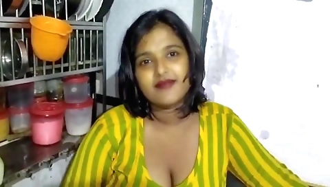 Chubby indian girl in sexy lingerie 18826661913611754879
