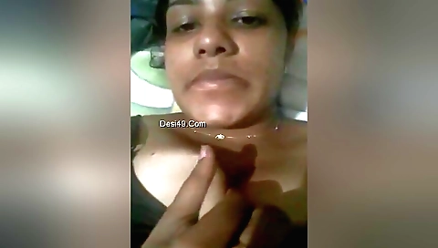 Mallu au nuptial shows off her beautiful body on camera