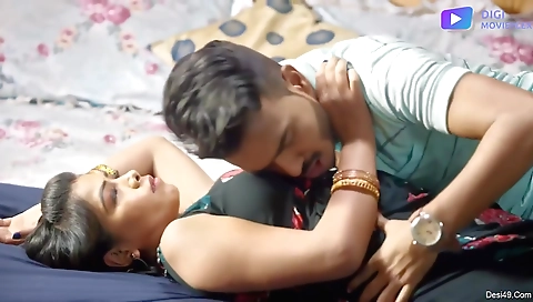 Brunette babe with nice round ass enjoys her body and pussy