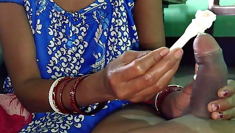 Indian babe gives a handjob and a ice cream in turn