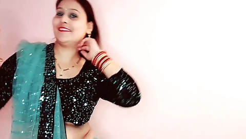 Brunette babe puja with big tits and sexy ass has fun