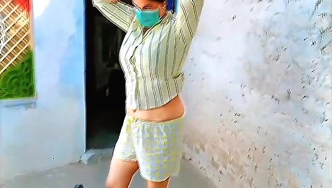 Hot indian girl is horny and she gives hot handjob