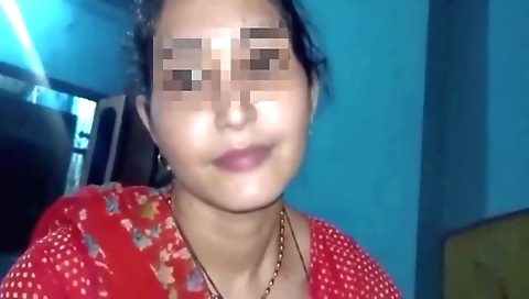 Indian girl with natural curves showing off her pussy