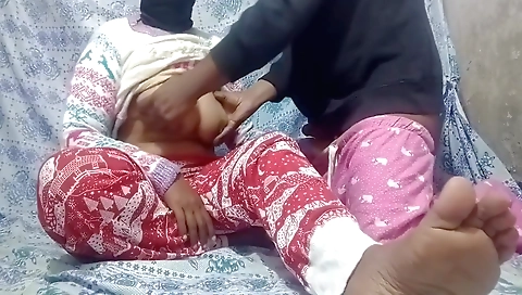 Webcam brunette gives a blowjob and a blowjob on cam