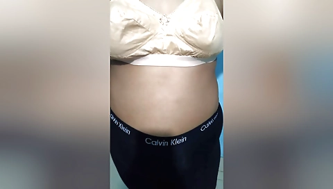 Bhabhi in sexy dress shows off her body in amateur solo