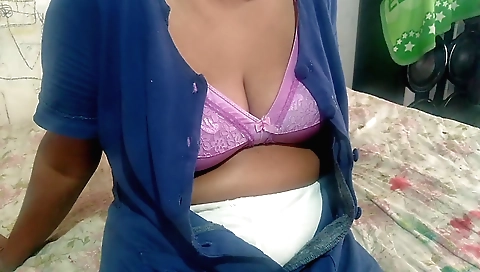 Bhabhi dammi's beautiful body in amateur solo video