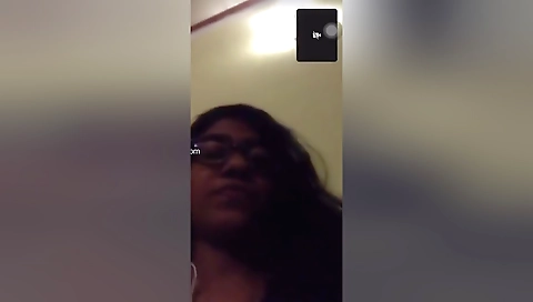 Today Exclusive-lankan Girl Showing Her Boobs And Pussy
