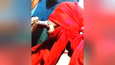 Chubby chick with big boobs in homemade webcam clip