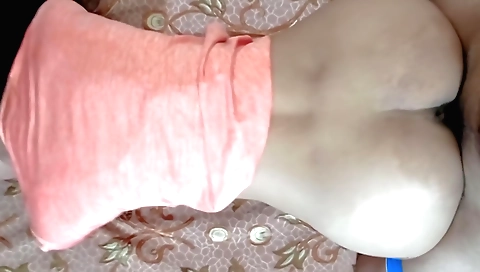 Brunette amateur amateur video showing a hot love life