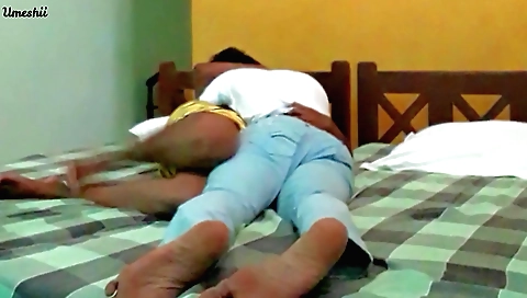 Indian brunette fucks her boyfriend in homemade video