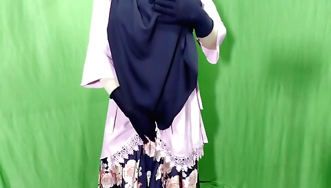 Indian girl with a beautiful body wears sexy hairdo