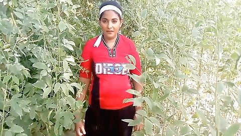 Indian girl fucks in her pussy and ass while she's in the jungle