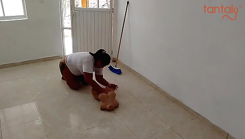 Indian brunette with a big ass gets her pussy stimulated