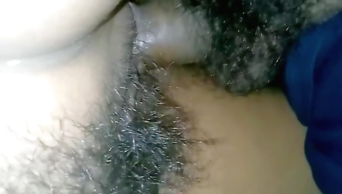 Indian amateur fuck video with a sexy and hairy milf