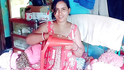 Bhota bhabi seduces a man with her sexy body in hot sex