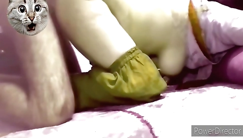 I fuck my young and lustful girlfriend in amateur video