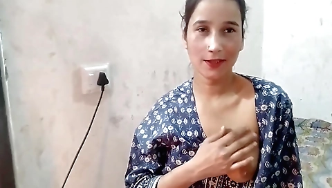 Indian brunette in her bathroom video with hd clips