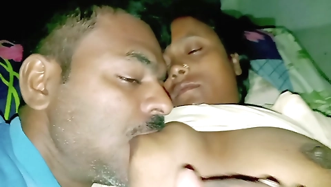 Indian woman blows her lover and gets on the phone