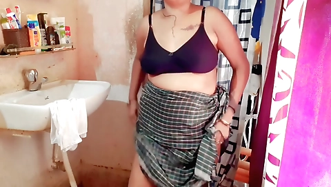 Indian woman is caught by a guy having fun with her