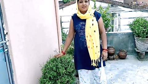 Amateur indian woman with natural body shows off her body