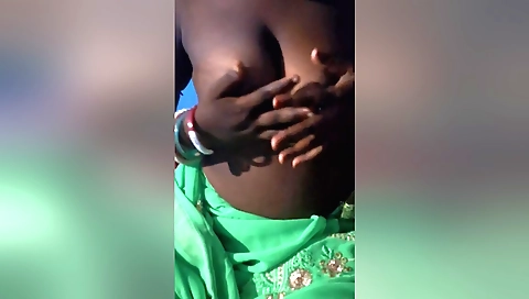 Indian solo female video shows her big ass and hairy pussy